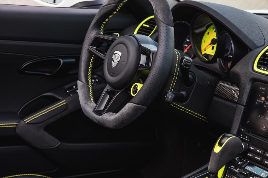 Детали интерьера Porsche 718 Boxster by TechArt 2016 года  (фото 2 из 19)